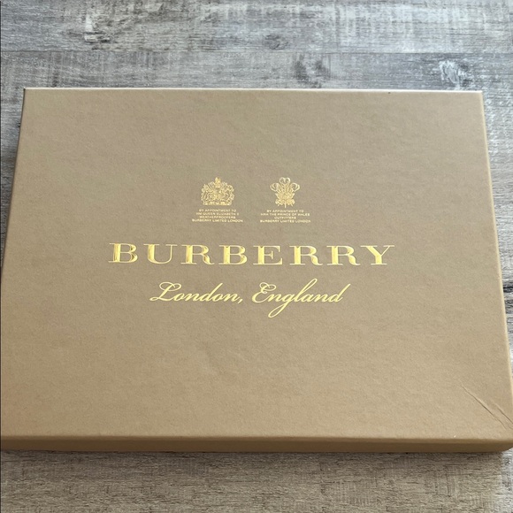 Burberry Box - Picture 10 of 10